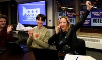 Nueva generación demócrata desafía dominio republicano y lealtad a Trump en Texas