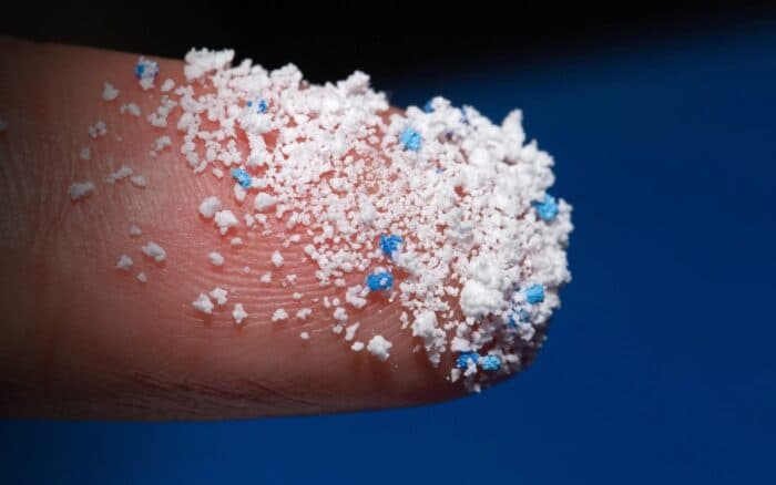 Los microplásticos desencadenan reacciones químicas muy dañinas en el interior del cuerpo
