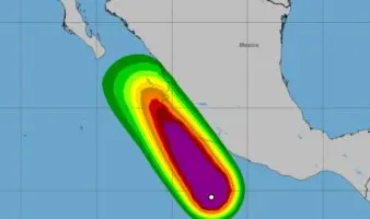 Huracán Trudy pierde potencia; sigue la alerta en el Pacífico mexicano