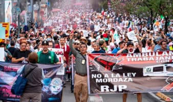 Lo mejor de Aristegui en Vivo: Movilización masiva de trabajadores del IMSS; Televisa compra AT&T; operan por cáncer a León XIV (14/10/2026)
