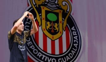 Las Chivas vencen al Necaxa y presionan al América