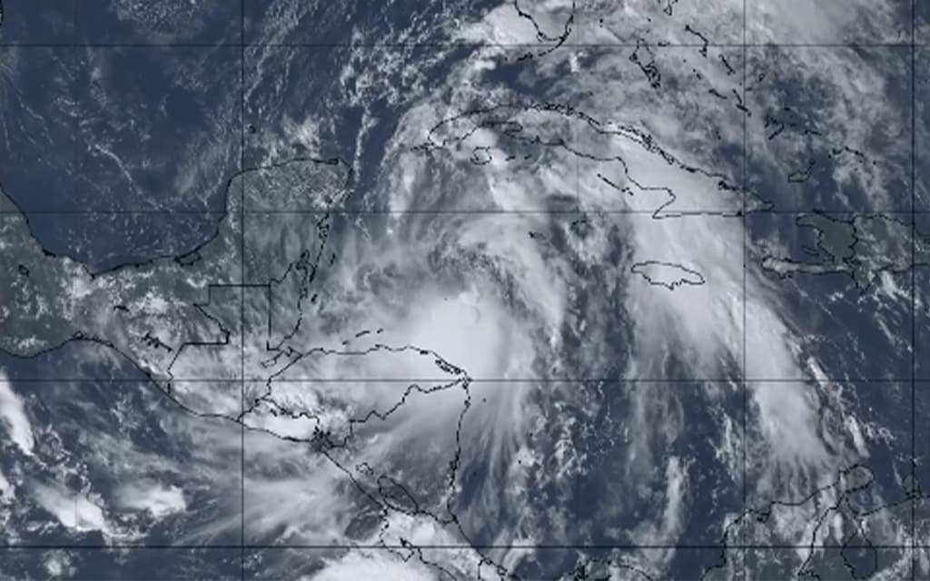 Paso del huracán Zeta deja daños menores en Quintana Roo | Video ...